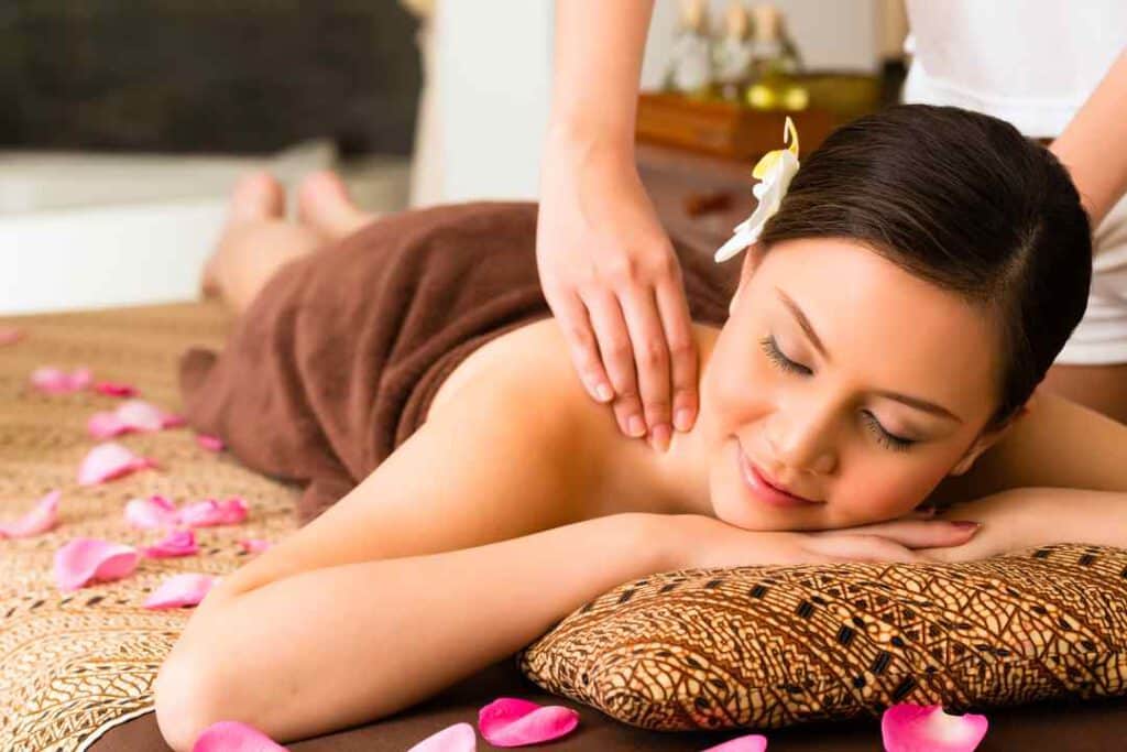 Die chinesische Massage oder Tuina ist eine Form der Traditionellen Chinesischen Medizin